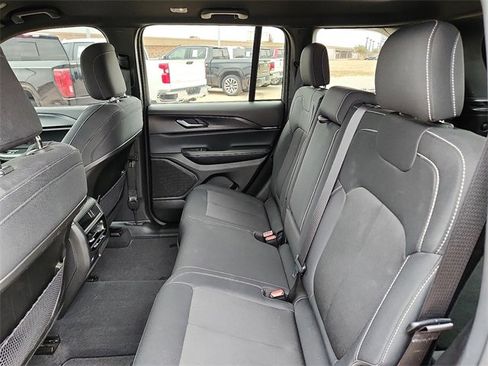 Used 2024 Jeep Grand Cherokee Laredo w/ Trailer Tow Package image 9