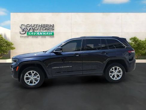 Used 2024 Jeep Grand Cherokee Limited w/ Luxury Tech Group II AWD/4WD image 2
