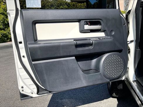 Used 2014 Toyota FJ Cruiser w/ Upgrade Package image 20