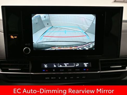 Used 2025 Toyota Sienna LE image 15