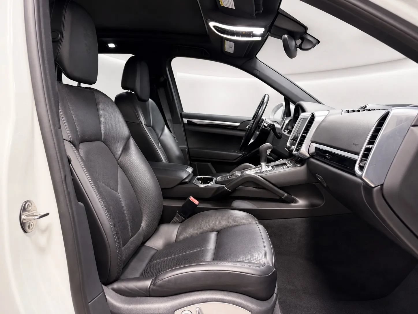 Used 2018 Porsche Cayenne S AWD/4WD image 25
