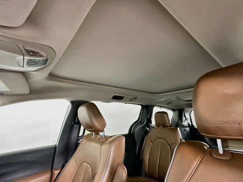Used 2017 Chrysler Pacifica Limited FWD image 14