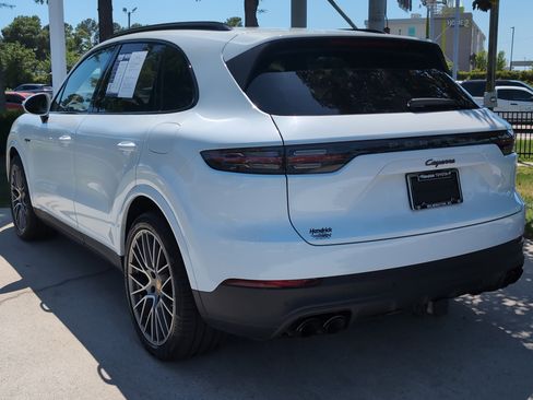 Used 2023 Porsche Cayenne Platinum Edition AWD/4WD image 8