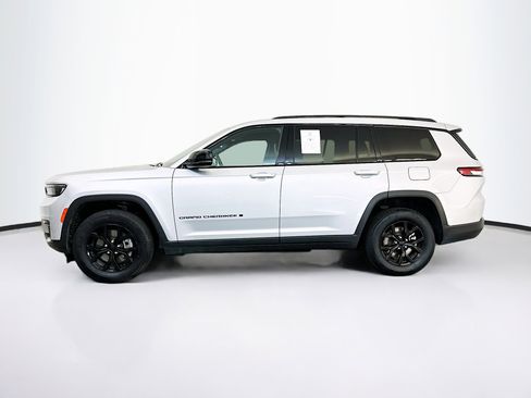 Used 2024 Jeep Grand Cherokee L Laredo image 4