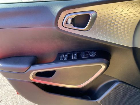 Used 2023 Kia Soul LX image 20
