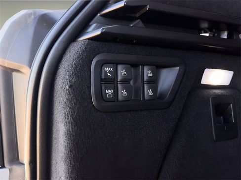 Used 2023 BMW X7 M60i w/ Executive Package image 31