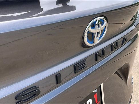 Used 2025 Toyota Sienna XLE FWD image 29