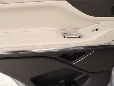New 2026 Lincoln Navigator Premiere AWD/4WD image 17