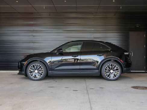 New 2025 Porsche Macan 4 Electric image 2