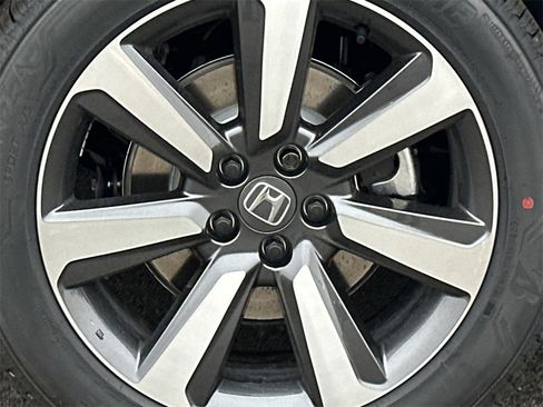 New 2025 Honda Pilot Touring image 5