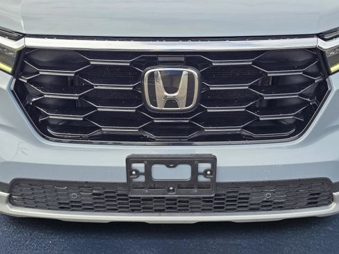 Used 2024 Honda Pilot Touring image 3