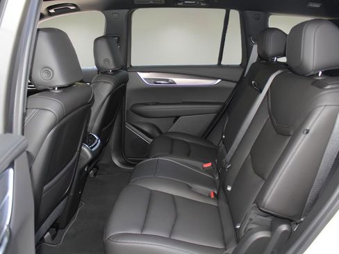 New 2025 Cadillac XT6 Luxury image 13