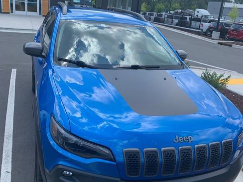 Used 2020 Jeep Cherokee Trailhawk w/ Technology Group AWD/4WD image 6