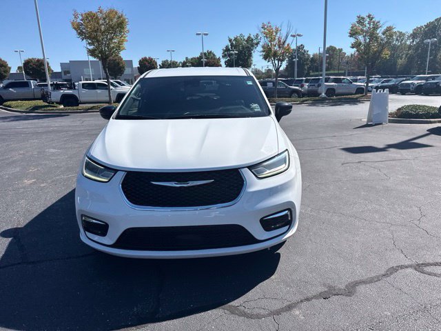 Used 2025 Chrysler Pacifica Select FWD image 2