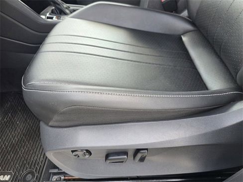 Used 2024 Volkswagen Tiguan SE R-Line image 21