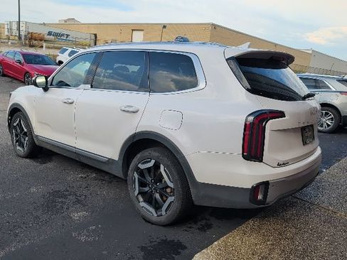 Used 2024 Kia Telluride EX w/ EX Captain's Chair Package AWD/4WD image 2