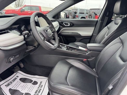 Certified 2025 Jeep Compass Limited image 9