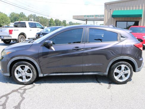 Used 2017 Honda HR-V EX image 2