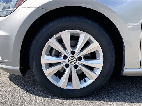 Used 2020 Volkswagen Golf 4-Door FWD image 7