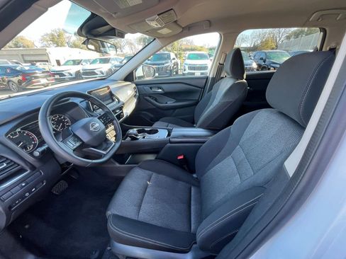 Used 2025 Nissan Rogue SV image 29