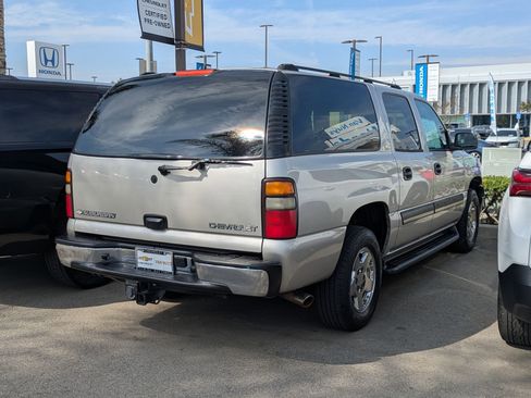 Used 2005 Chevrolet Suburban LS image 3