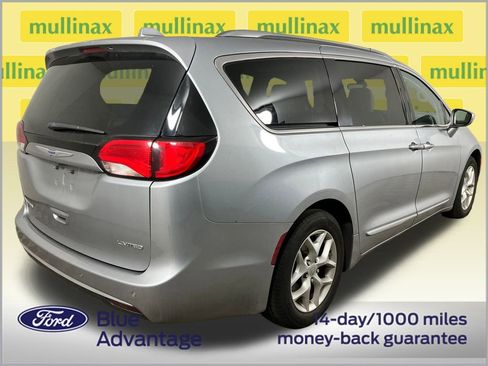 Used 2019 Chrysler Pacifica Limited image 4