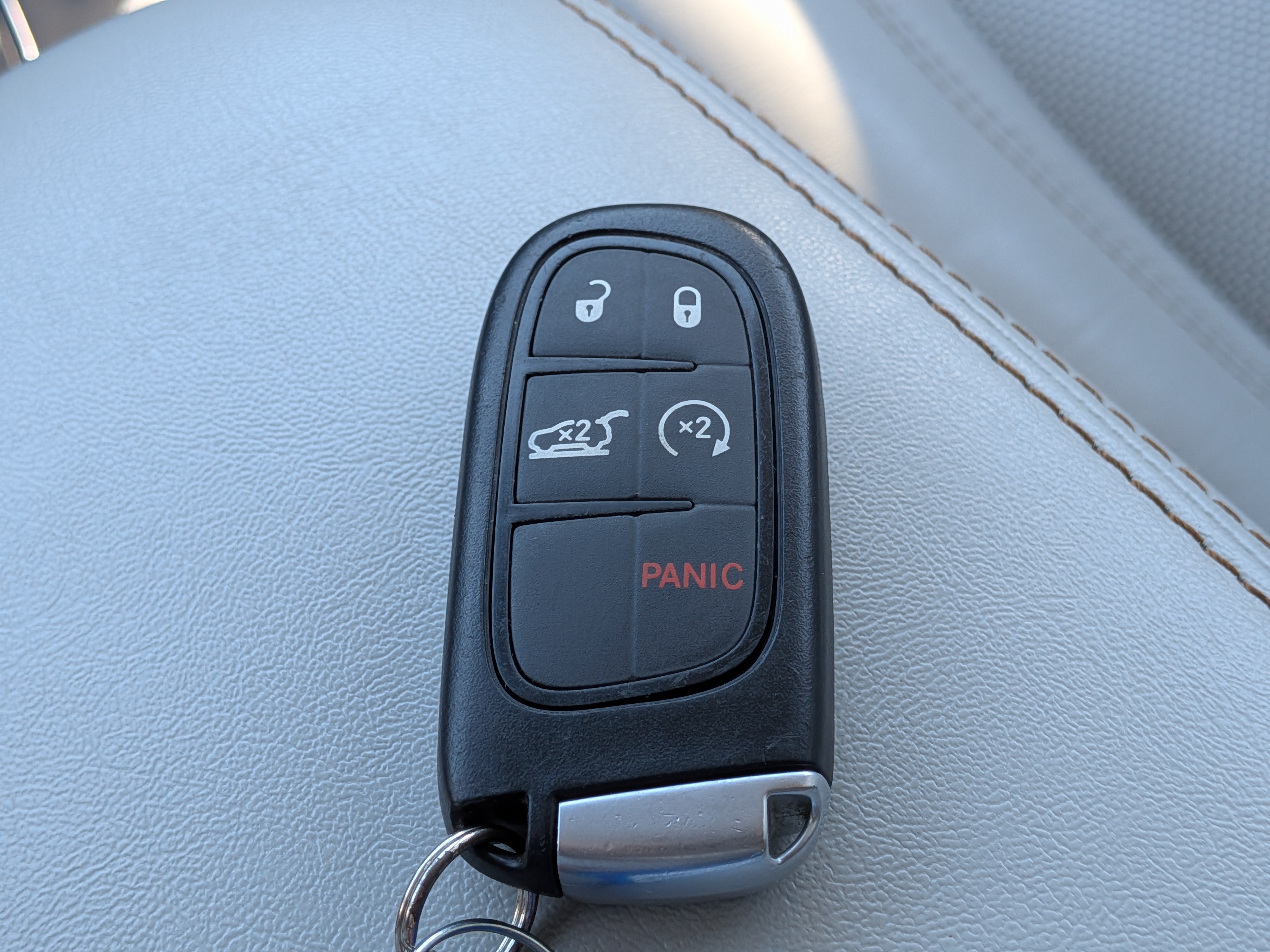 Used 2021 Jeep Cherokee Latitude Lux w/ Comfort/Convenience Group FWD image 34