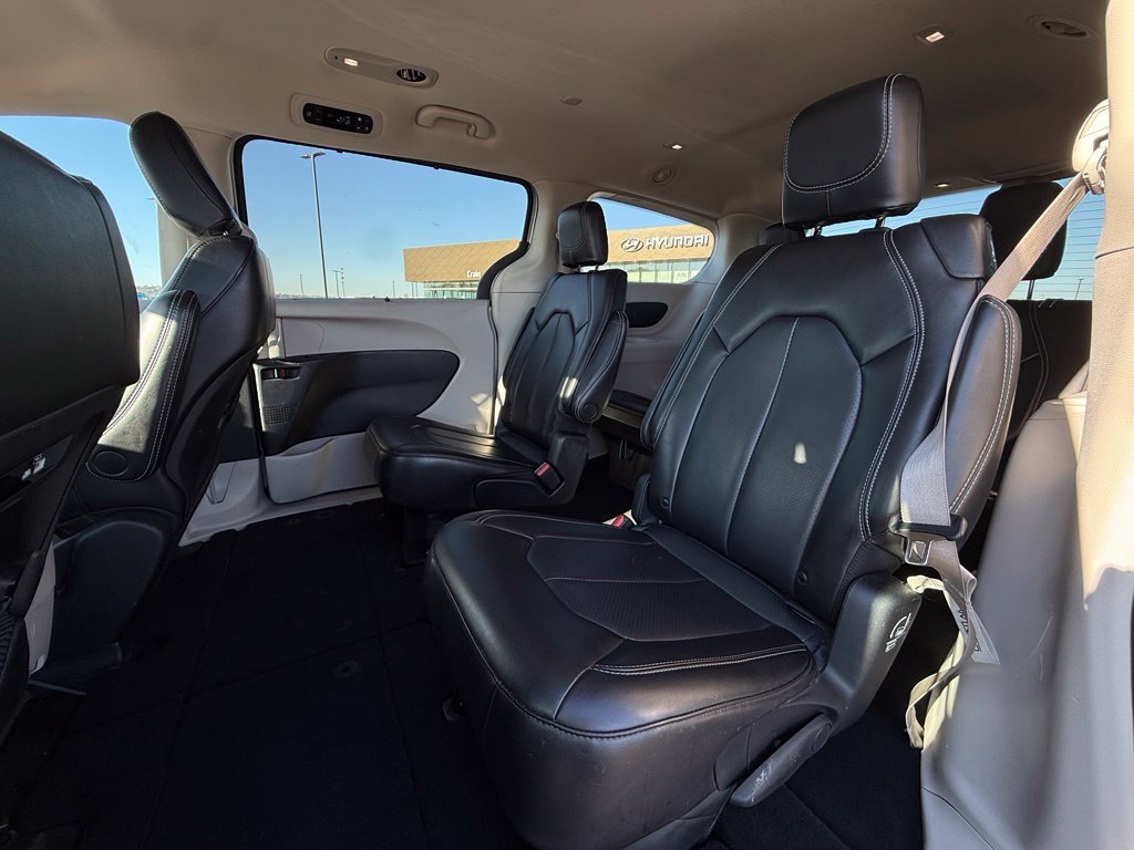 Used 2023 Chrysler Pacifica Touring-L FWD image 25