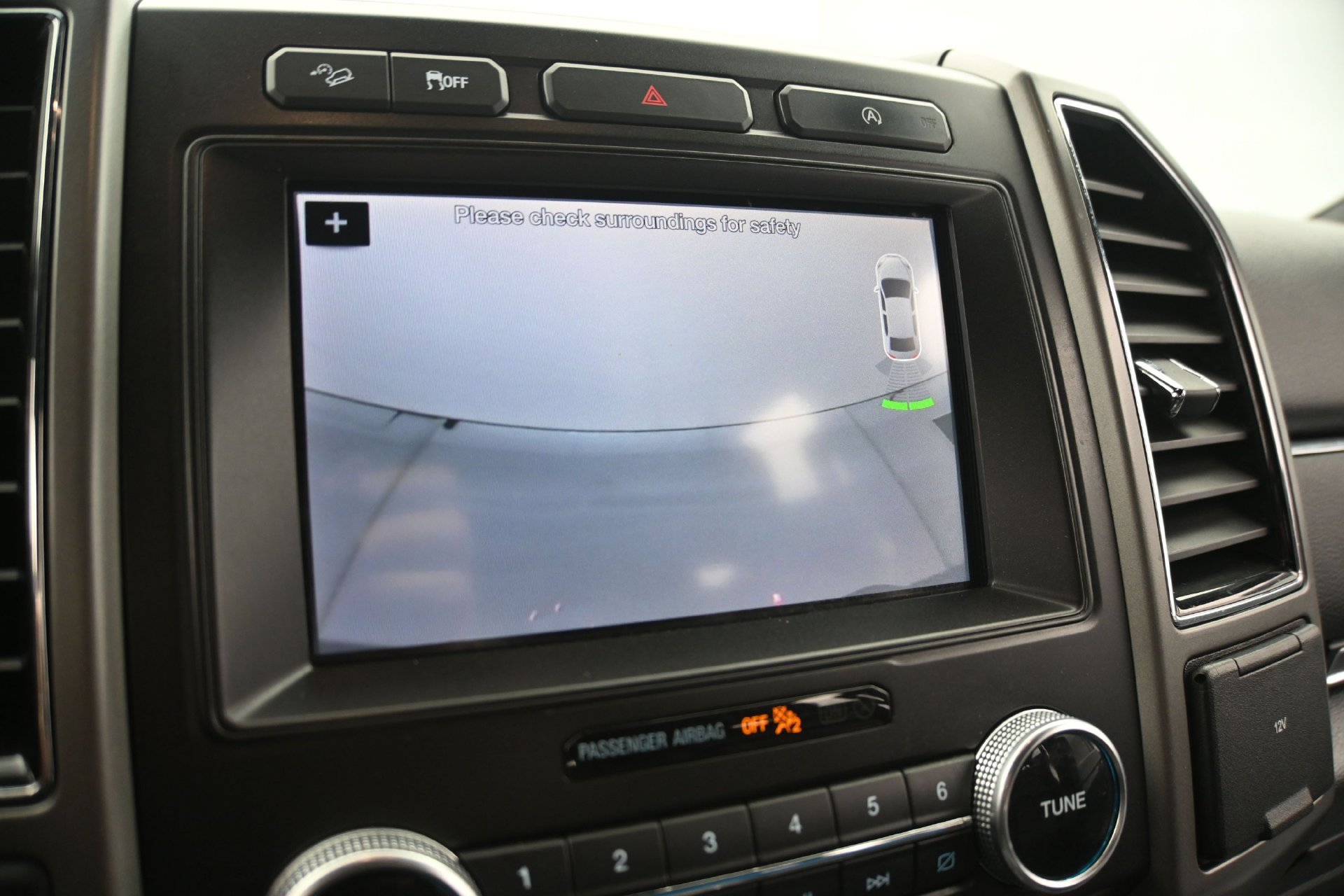 Used 2019 Ford Expedition XLT w/ Equipment Group 202A AWD/4WD image 27