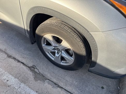 Used 2023 Toyota Highlander LE image 10