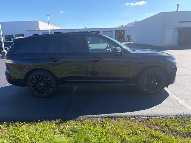 Used 2025 Lincoln Aviator Reserve w/ Equipment Group 201A AWD/4WD image 10