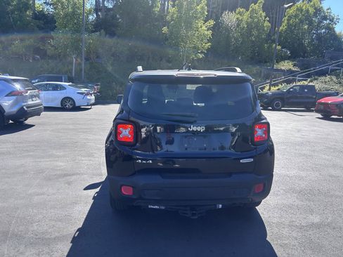 Used 2015 Jeep Renegade Latitude AWD/4WD image 3
