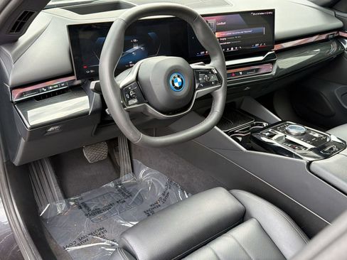 Certified 2024 BMW i5 eDrive40i w/ Premium Package RWD image 4