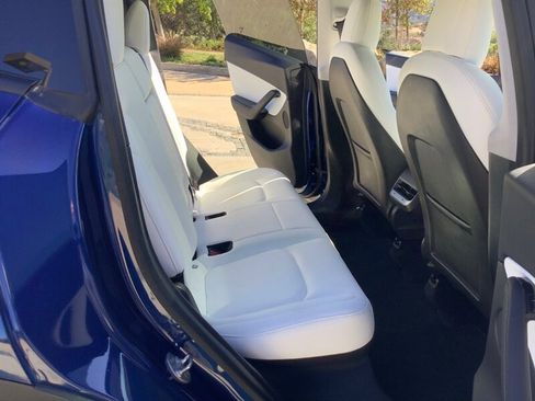 Used 2020 Tesla Model Y Long Range image 31