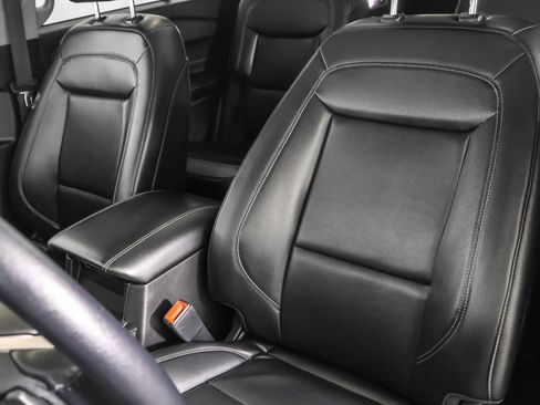 Used 2021 Ford Explorer XLT w/ Equipment Group 202A image 25