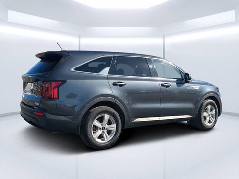 Used 2023 Kia Sorento LX image 3