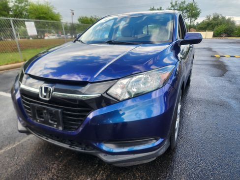 Used 2017 Honda HR-V LX image 3