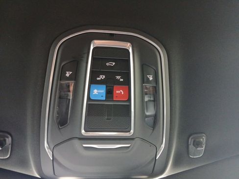 Used 2022 Jeep Wagoneer Series I AWD/4WD image 7