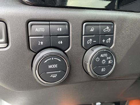 Used 2023 Chevrolet Silverado 1500 High Country w/ High Country Premium Package AWD/4WD image 18