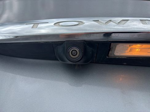Used 2013 Chrysler Town & Country Touring-L w/ Driver Convenience Group FWD image 39