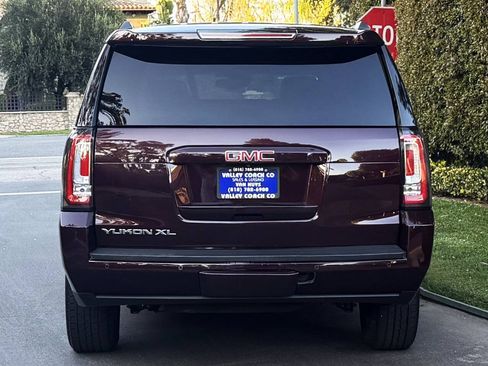 Used 2017 GMC Yukon XL SLT w/ Open Road Package AWD/4WD image 6