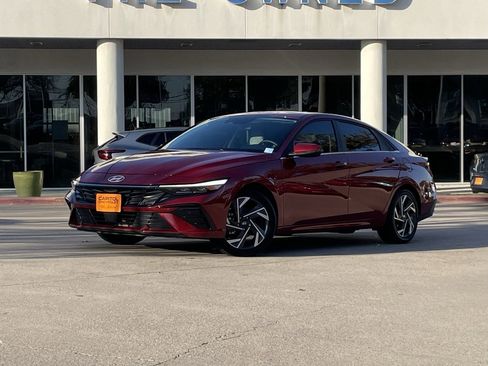 Used 2025 Hyundai Elantra Limited image 1