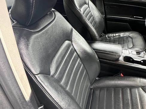 Used 2017 Ford Fusion SE w/ Fusion SE Technology Package image 16