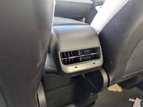 Used 2021 Tesla Model Y Long Range image 15