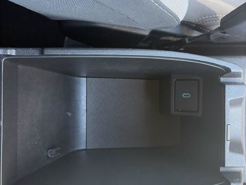 Used 2020 Ford Escape SE FWD image 18