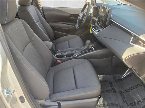 Used 2025 Toyota Corolla LE image 19