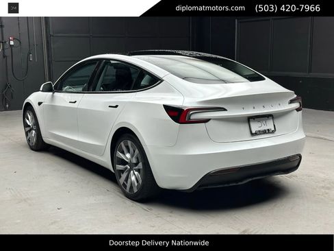 Used 2024 Tesla Model 3 Standard Range image 3