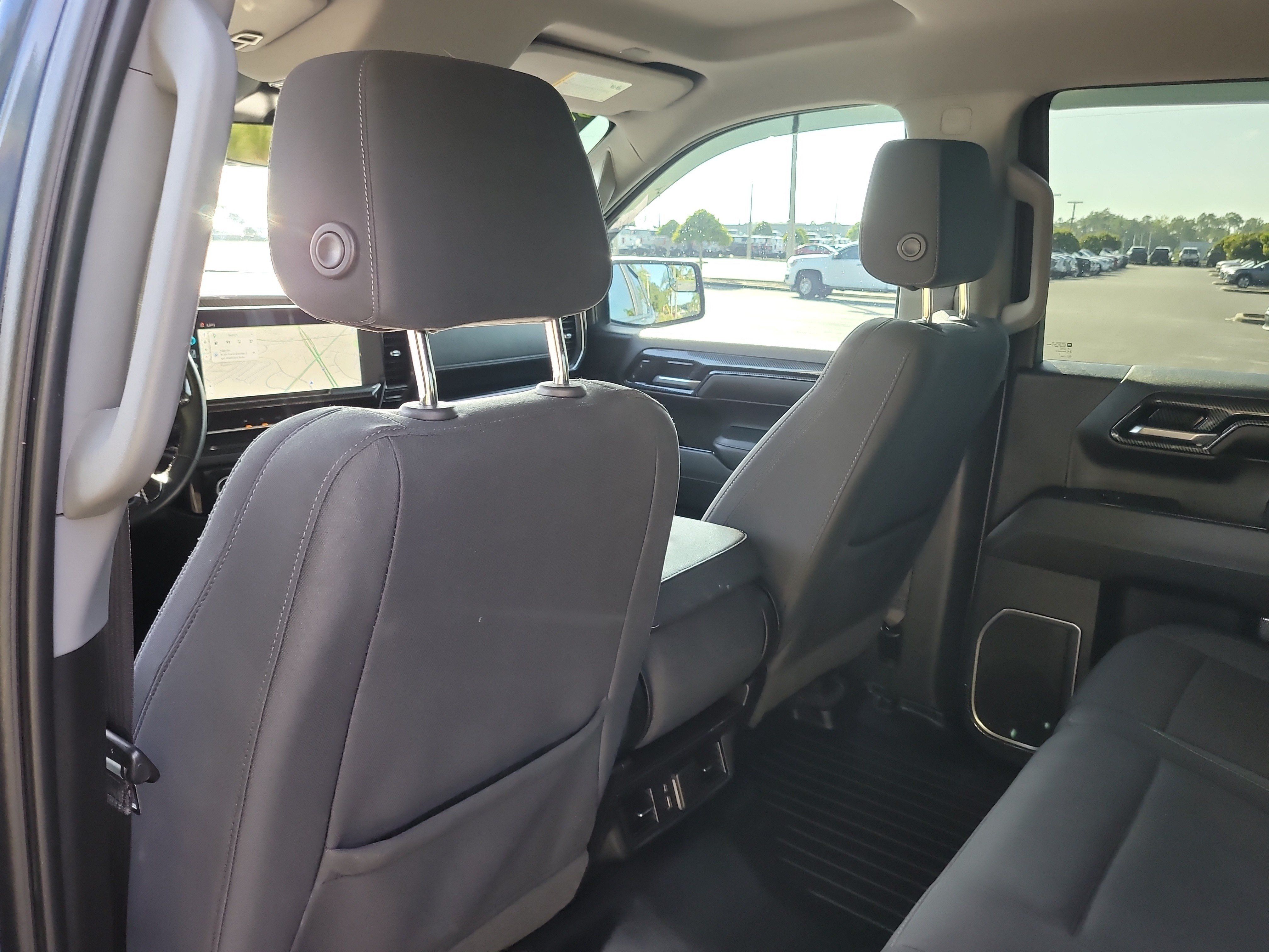 Used 2023 Chevrolet Silverado 1500 LT AWD/4WD image 12