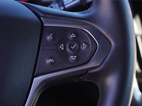 Used 2023 Chevrolet Traverse LT image 30