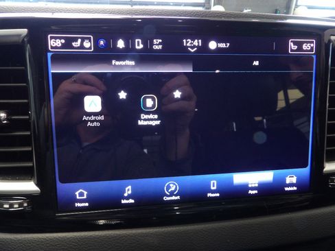 Used 2024 Chrysler Pacifica Touring-L image 36